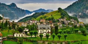 Beyond the Hill: an hour from Milan there is a cool village nestled in the mountains (where you can take refuge on the hottest days)