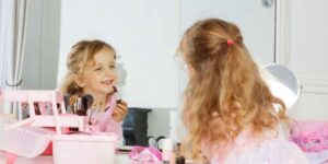 Children and skincare: this is how social media pushes little ones towards cosmetics they don’t need