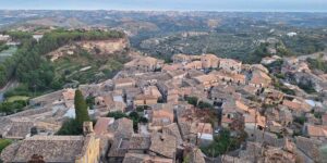 Come and discover Gerace with us, the Calabrian city of 100 churches (immersed in Byzantine art, history and views overlooking the sea)