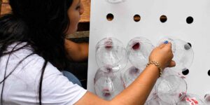 Eco Cooler, the low-tech air conditioner that you can build yourself with recycled bottles to cool your home