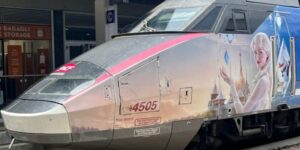 From Milan on board a Frozen-themed train to Disneyland Paris? It’s not a dream: it’s now reality