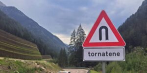 From “Tornante” to “Tornatene” (home): provocative road signs against overtourism appear in the Dolomites