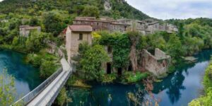 Gole del Nera: the secret canyon of Umbria between turquoise waters and illuminated tunnels