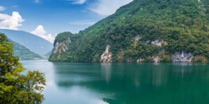It’s not Norway: it’s Veneto and under this lake there is an entire submerged town with a bell tower