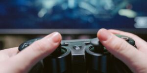 Passionate about video games? You can get a scholarship of up to 15 thousand dollars at the University of Silicon Valley if you know how to solve these (and you can also apply from Italy)