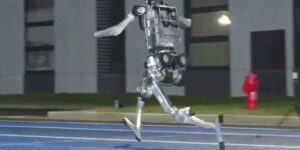 Superman reaches 45.6 km/h! This humanoid robot broke Bolt’s 100m record