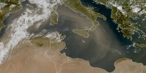 The fifth heat wave also brings the sand of the Sahara to Italy: yellow skies and peaks of 44 °C, when will it end?