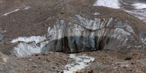 The second largest glacier in Italy is dying: from the Alps to Nepal, the mountains are collapsing before our eyes