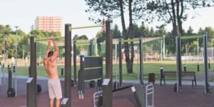 This summer the watchword is calisthenics: how to develop muscle mass outdoors using your own body weight