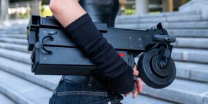 It can be disassembled in 9 seconds and weighs less than 8 kg: the ultra-compact folding scooter designed for trains and subways