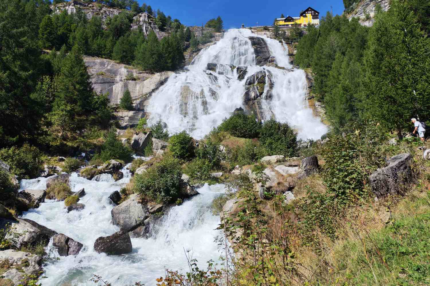 Our dream weekend in Val Formazza between the spectacular Lake Morasco and the majestic Toce waterfall, one of the highest in Europe