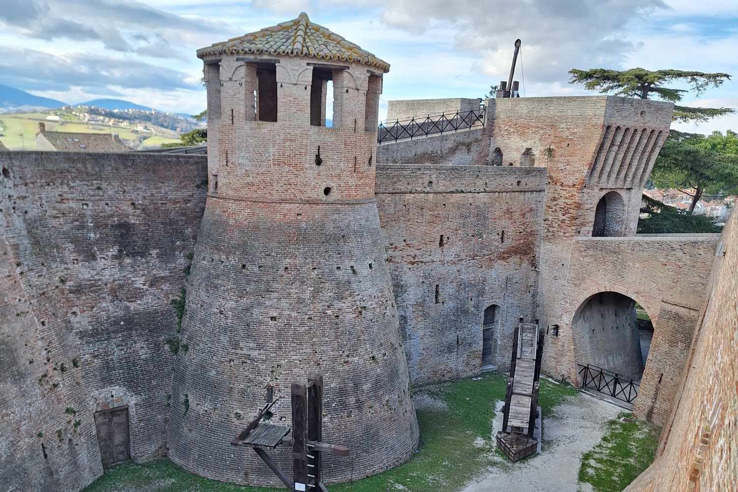 I'll take you to discover the most hidden Marche: 4 timeless villages that will leave you breathless