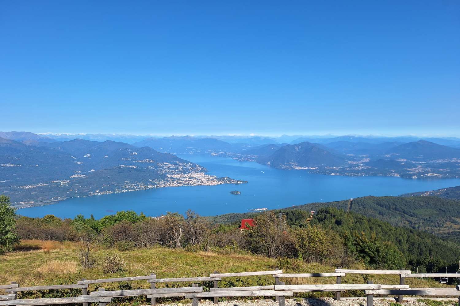We climbed to the top of Mottarone and I'll explain why it's worth looking out at least once in your life from the "terrace of the seven lakes"