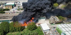 Airola, fire still active after three days: dioxins almost double the threshold