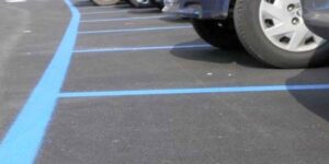 Blue lines: how much time can you exceed to avoid getting a fine in paid parking? What does the new Highway Code provide?