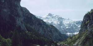 From Monviso to Gross Ruchen, the heat at high altitude makes even our mountains crumble