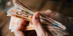 The “invisible tax” on salaries and pensions is back: how fiscal drag works