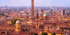The welcoming atmosphere of Bologna and Emilia-Romagna: a weekend in absolute freedom thanks to a rental car