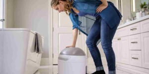 This mini pedal washing machine washes and spins 2 kg of laundry without electricity