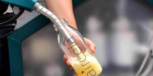 This machine produces almost 4 liters of synthetic gasoline per day using only air, water and electricity