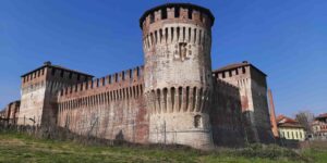 I have been to Soncino and I will explain to you why it is worth being enchanted by its castle and its picturesque starry vault