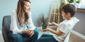 Free psychologist for children and adolescents in Campania: who can request it and how family support works