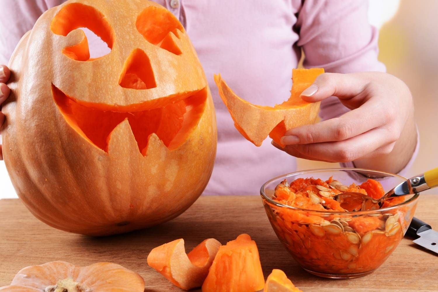 zucca di halloween intagliata
