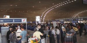 Air traffic in chaos: flights slowed down due to a breakdown and the easyJet strike, what’s happening?