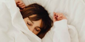 Does sleeping more during the weekend really make up for lost sleep?