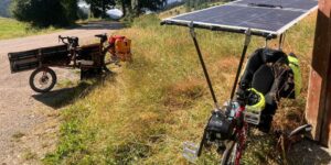 How do you build a solar-powered bicycle? It can travel 1,300 km with just 200W of solar panels