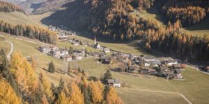 If you love foliage, mark this valley in Alto Adige among the destinations to visit in autumn