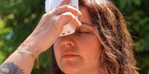 Menopause: This little device promises to calm hot flashes in seconds, does it really work?