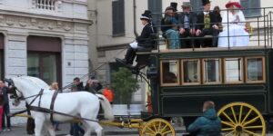 Monza celebrates 150 years of the tramway with two horses pulling an omnibus: a leap into the past also for animal welfare