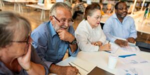Over 65s more active and less alone! Lombardy launches the Senior civic army (paid up to 356 euros per month)