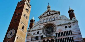 The tallest medieval bell tower in Europe is located in Italy: it has 502 steps and hides an extraordinary astronomical clock