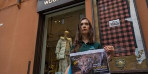 Victory! Woolrich Europe says goodbye to cruel animal fur (after 200 thousand emails and protests in stores)