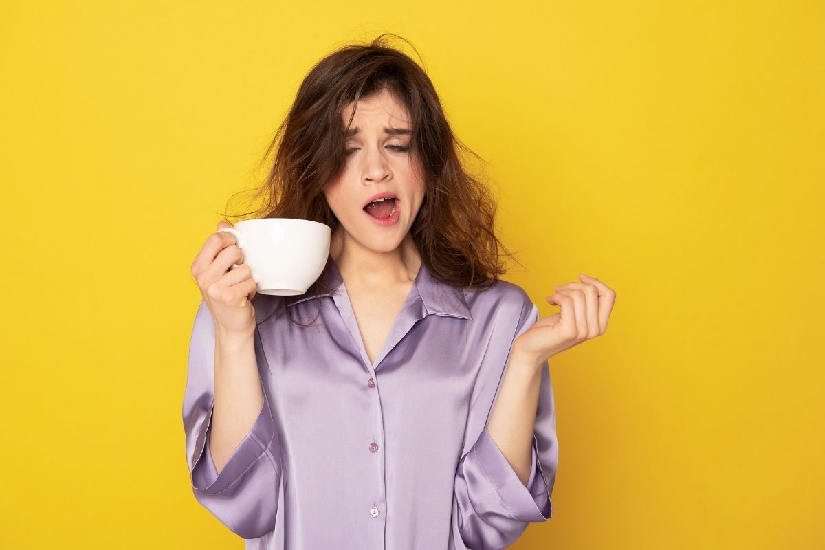 bere caffè a stomaco vuoto effetti